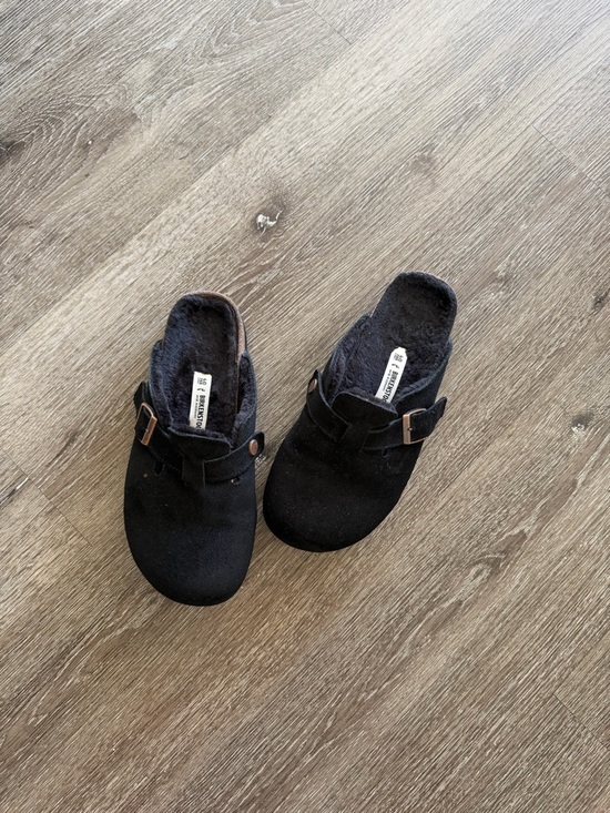 Birkenstock Shoes - Birkenstock Womans Black Fleece-Lined Slip-On Clogs with Buckle